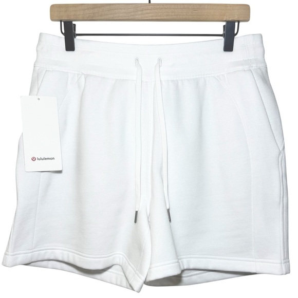Lululemon Scuba High-Rise Short 5" in White - Picture 4 of 10